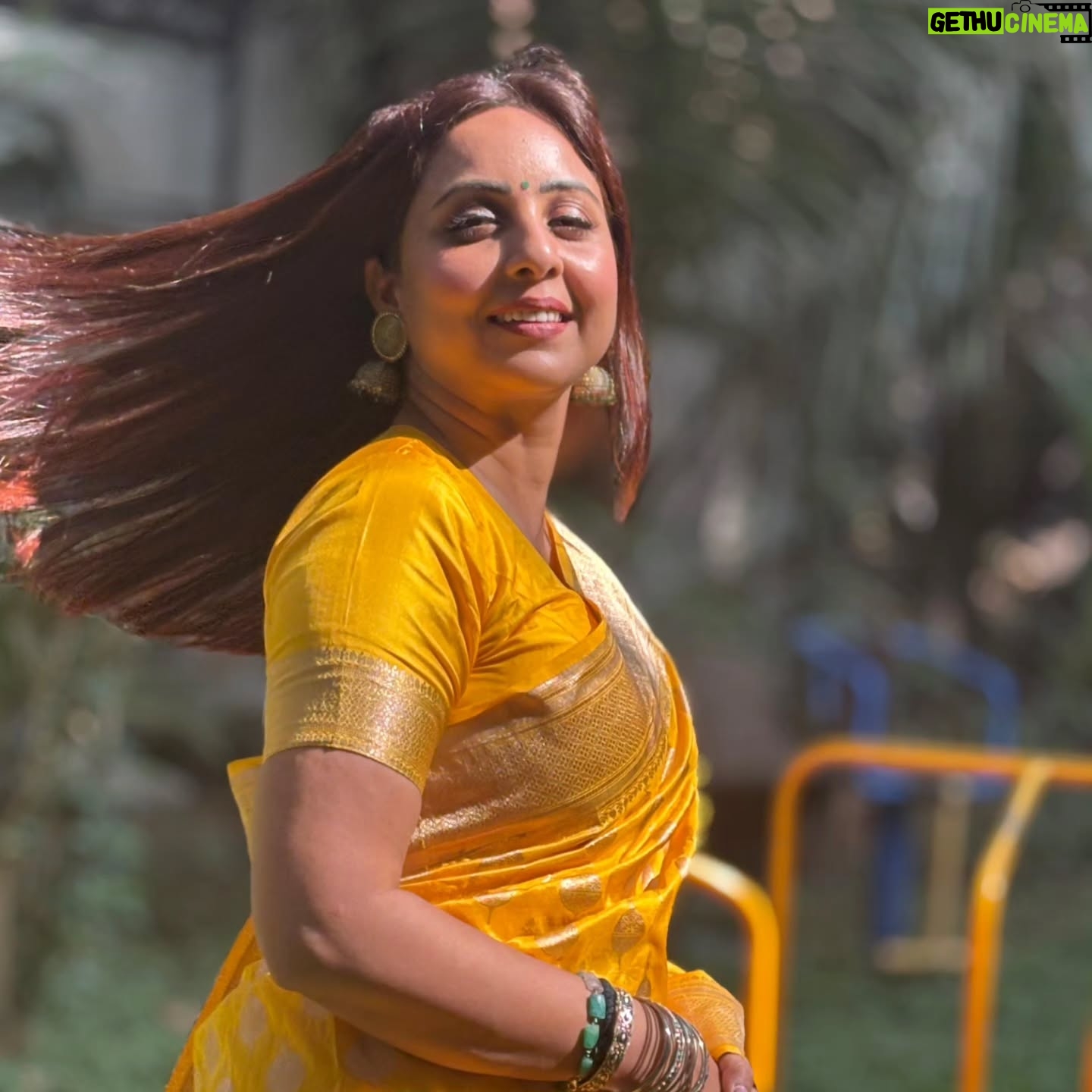 Khushboo Kamal - 11.1K Likes - Feeling Silky silky in my silk sari💛