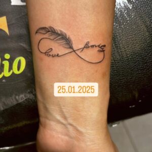Khushboo Kamal Instagram - Created memory for lifetime🤘🫶

#tattoo #tattooartist #life #unplanned
#forlifetime