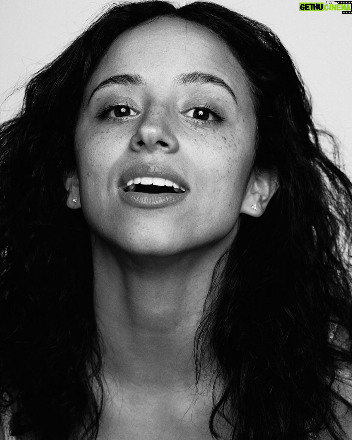 Kiana Madeira - 35.2K Likes - With childlike curiosity, the world is our oyster 🚀

(portraits of a girl who wants to play 🐛)