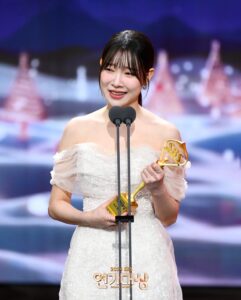 Actress Kim Ah-young HD Photos and Wallpapers December 2024