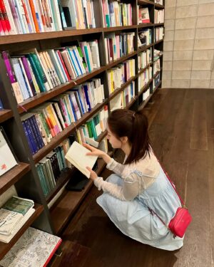 Kim Chae-eun Instagram - 차근차근 🍇