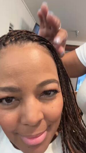 Kim Fields Instagram - BabyHairBae in effect mode LIVE @ The Upshaws

#theupshaws #braids #babyhair