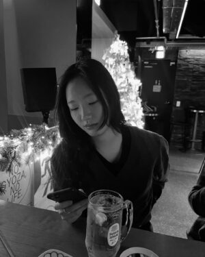 Kim Go-eun Instagram - 2024년 빠이빠이👋🏼
2025년도 잘 부탁해🩵