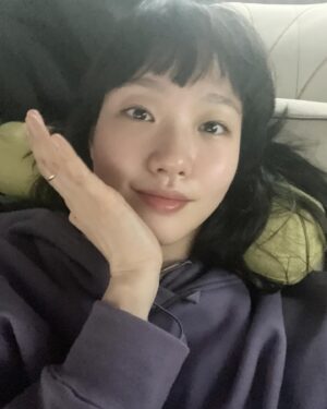 Kim Go-eun Instagram - 2024년 빠이빠이👋🏼
2025년도 잘 부탁해🩵