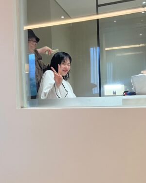 Kim Go-eun Instagram - 2024년 빠이빠이👋🏼
2025년도 잘 부탁해🩵