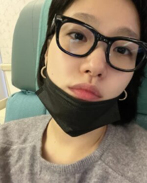 Kim Go-eun Instagram - 2024년 빠이빠이👋🏼
2025년도 잘 부탁해🩵