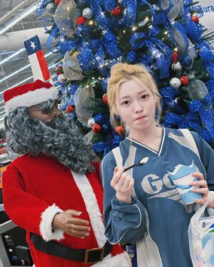 Kim Ha-ram Instagram - 🎄X-MAS D-2🎅