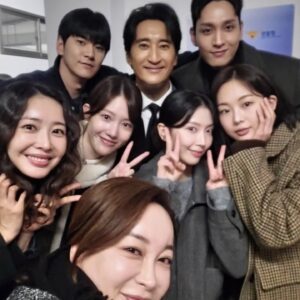 Kim Hye-eun Instagram - 그동안 다리미패밀리를 사랑해주신 시청자 여러분
깊은 감사를 드립니다. (제 눈이 울어서 좀 부어서 개구리같아요.이해부탁드림돠)

새해 복많이 받으세요♡

#다리미패밀리 #서숙향작가 #성준해감독 #서용수감독 #이우경촬영감독