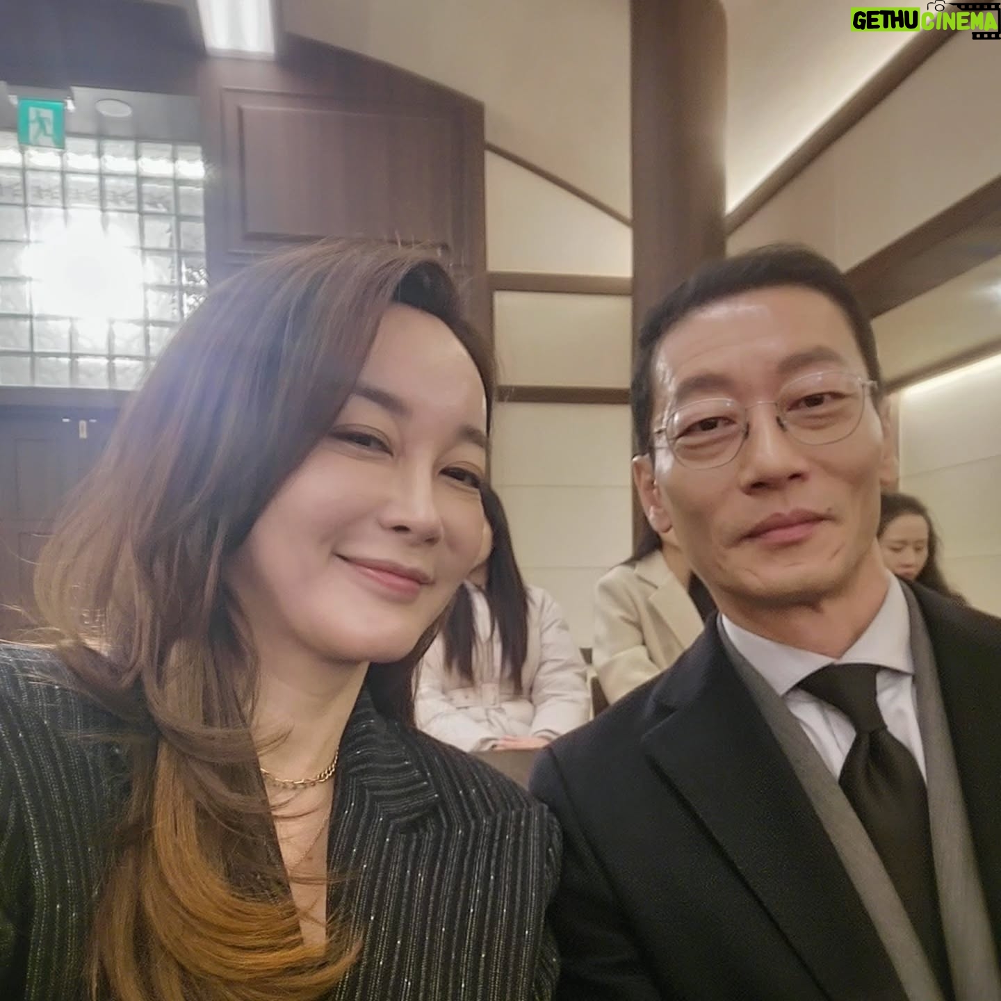 Kim Hye-eun - 15.4K Likes - 그동안 다리미패밀리를 사랑해주신 시청자 여러분
깊은 감사를 드립니다. (제 눈이 울어서 좀 부어서 개구리같아요.이해부탁드림돠)
새해 복많이 받으세요♡
#다리미패밀리 #서숙향작가 #성준해감독 #서용수감독 #이우경촬영감독