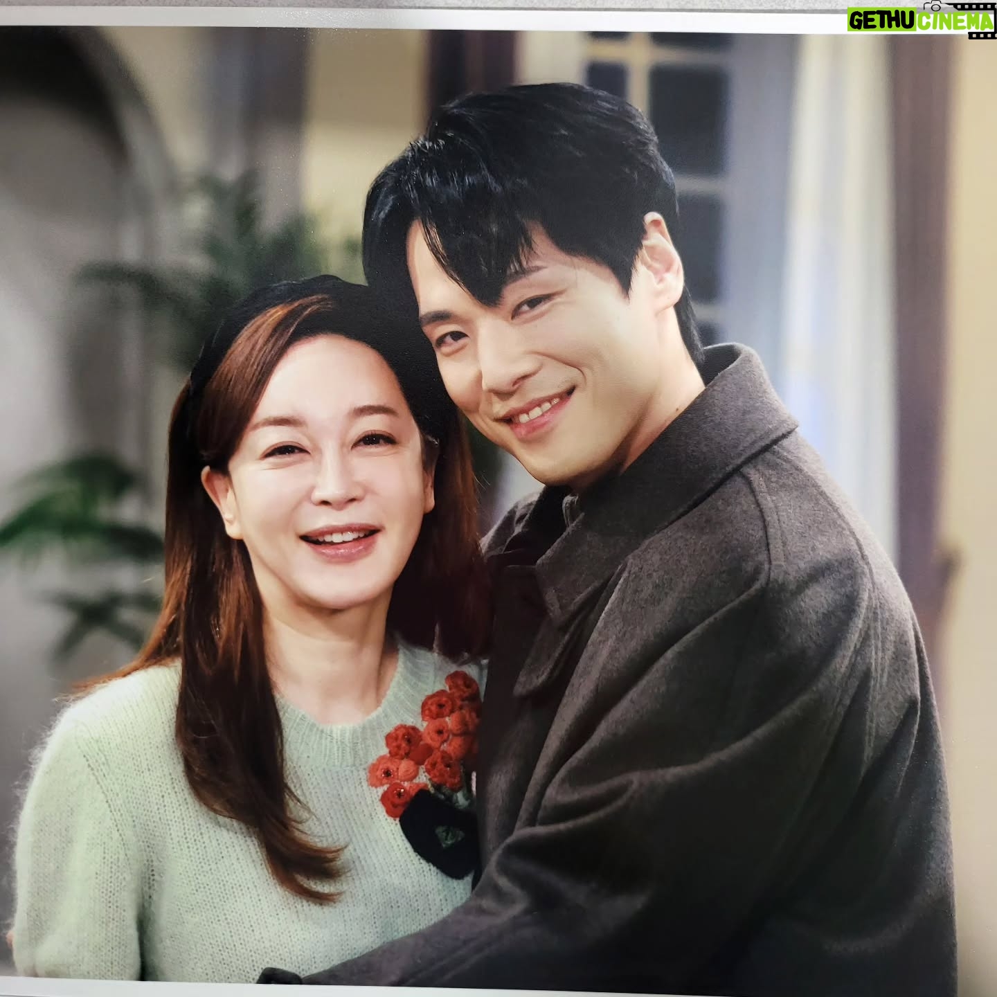 Kim Hye-eun - 11.3K Likes - 저희 모자.오늘 마지막이예요.시청자 여러분 잘 부탁드릴께요.본방시청 !!!!
#다리미패밀리 #8시 #kbs