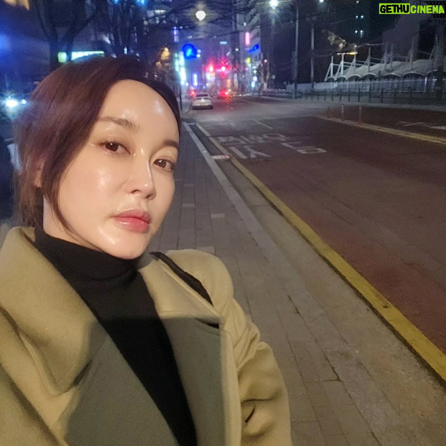 Kim Hye-eun - 24.9K Likes - 근데..오늘 휴일 아닌거 ..지?..
사람이 너무 없다..거리에 ..
이 나라가..얼른 살아나게 해주세요..기도합니다..