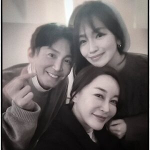 Kim Hye-eun Instagram - 끝났다ㅜㅜ.
아깝다ㅜㅜ.
난 이 작품 너무 사랑한다.

#조립식가족