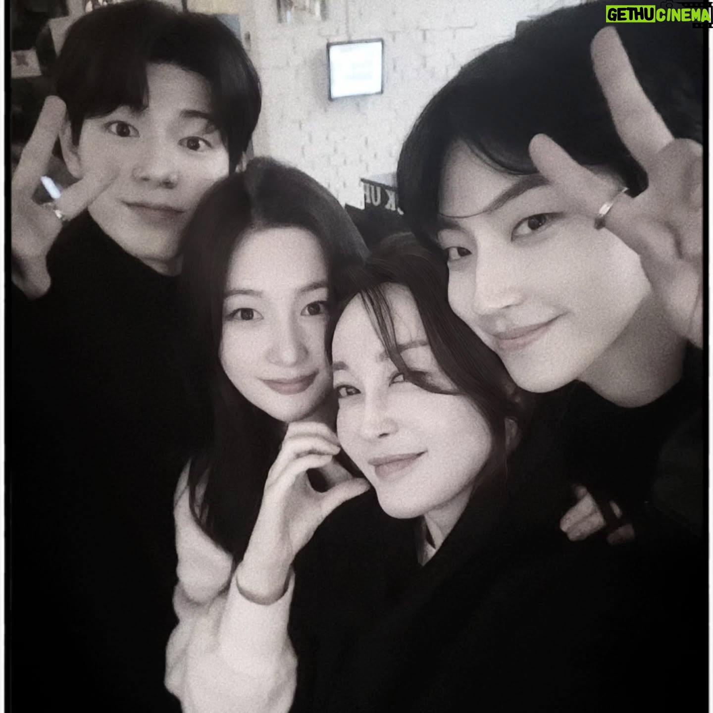 Kim Hye-eun - 84.2K Likes - 끝났다ㅜㅜ.
아깝다ㅜㅜ.
난 이 작품 너무 사랑한다.
#조립식가족