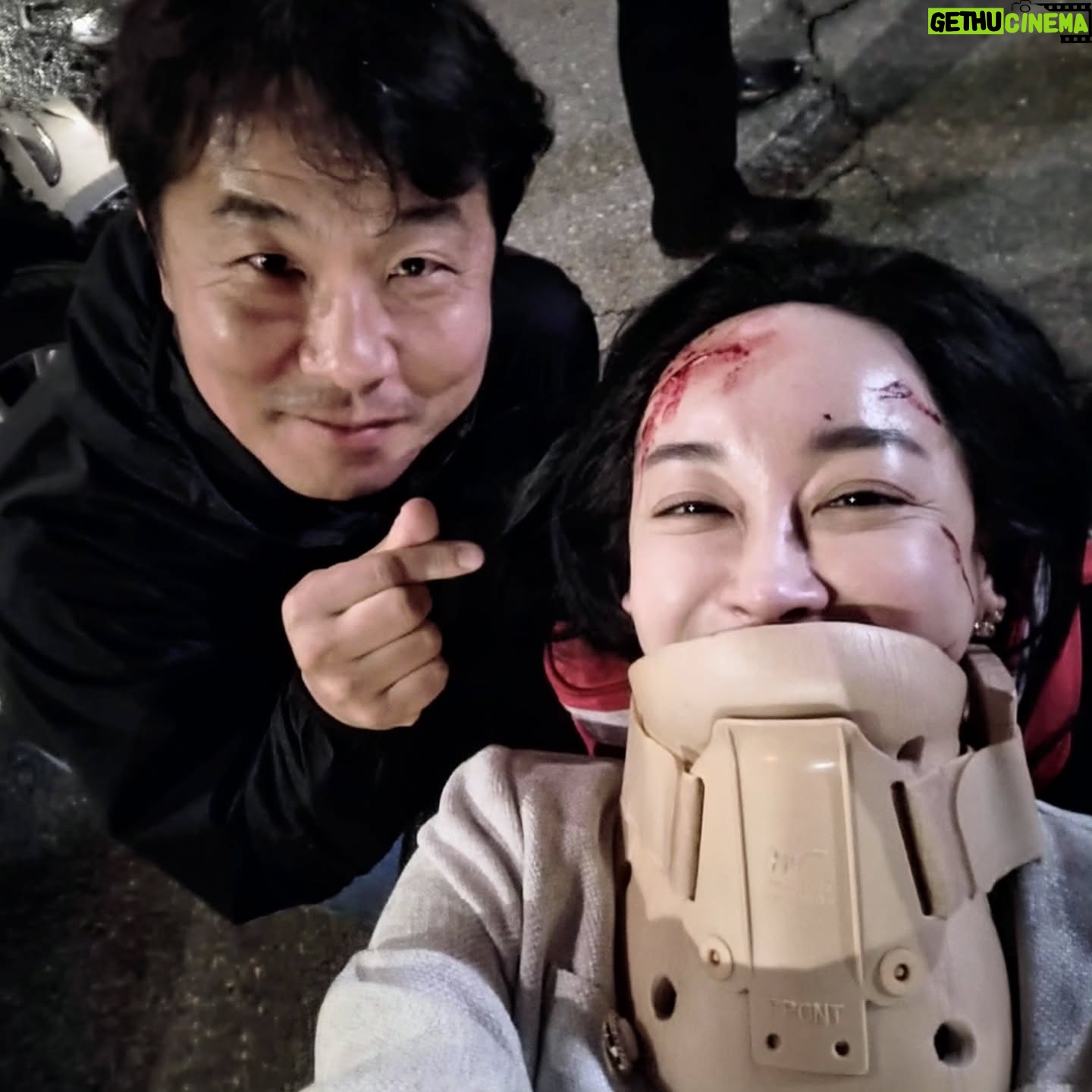 Kim Hye-eun - 15.5K Likes - 이제는 올릴수 있다.^^
저 교통사고 난 거 방송됐으니 사진올려도 되지요?^^
특수분장해주신 예술투혼 분장팀께 박수를~~^^교통사고났는데 왜 신났냐?^^
연기란 참♡
#조립식가족 #김승호감독님 #김윤창촬영감독님