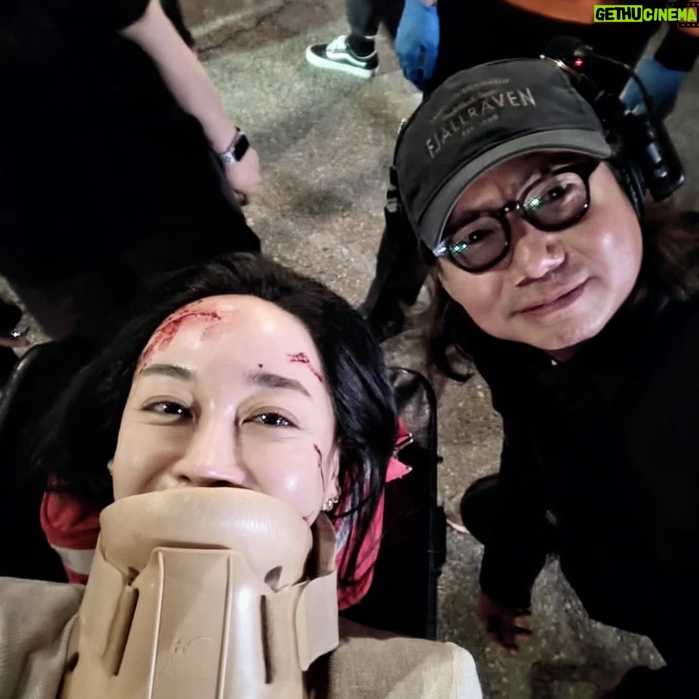 Kim Hye-eun - 15.5K Likes - 이제는 올릴수 있다.^^
저 교통사고 난 거 방송됐으니 사진올려도 되지요?^^
특수분장해주신 예술투혼 분장팀께 박수를~~^^교통사고났는데 왜 신났냐?^^
연기란 참♡
#조립식가족 #김승호감독님 #김윤창촬영감독님