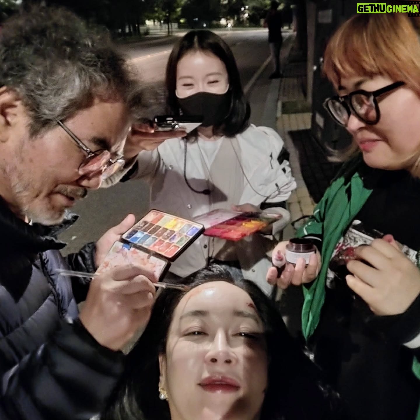 Kim Hye-eun - 15.5K Likes - 이제는 올릴수 있다.^^
저 교통사고 난 거 방송됐으니 사진올려도 되지요?^^
특수분장해주신 예술투혼 분장팀께 박수를~~^^교통사고났는데 왜 신났냐?^^
연기란 참♡
#조립식가족 #김승호감독님 #김윤창촬영감독님