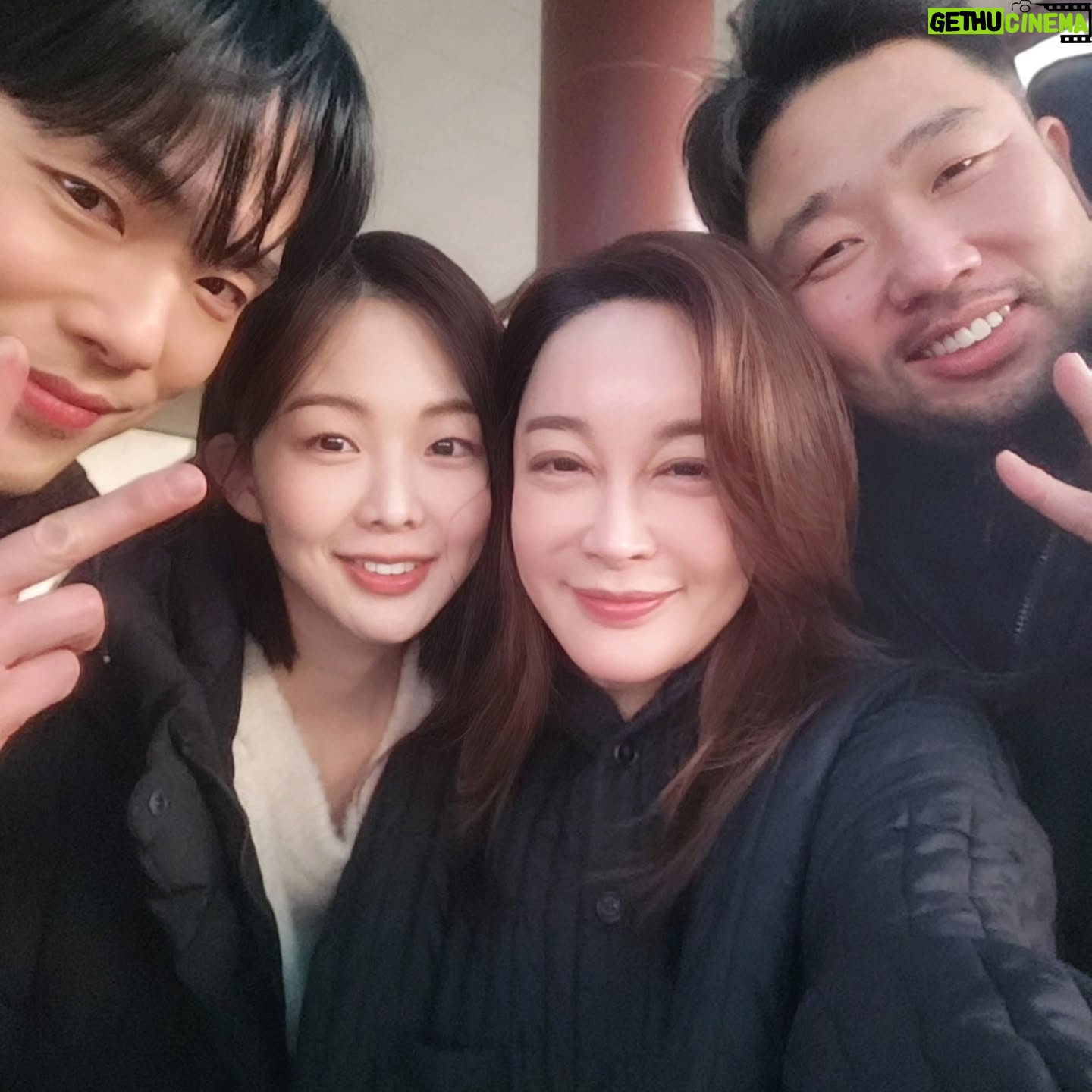 Kim Hye-eun - 15.4K Likes - 그동안 다리미패밀리를 사랑해주신 시청자 여러분
깊은 감사를 드립니다. (제 눈이 울어서 좀 부어서 개구리같아요.이해부탁드림돠)
새해 복많이 받으세요♡
#다리미패밀리 #서숙향작가 #성준해감독 #서용수감독 #이우경촬영감독