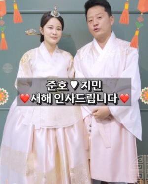 Kim Ji-min Instagram - 새해 복 많이 받으세요!
저희 유튭채널 2월13일날 첫오픈해요^^
채널이름은  #준호지민 이예요💕