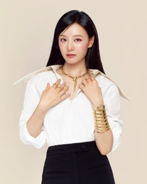 Kim Ji-won Instagram - 뱀의 해를 맞아 변화와 진화를 상징하는 불가리의 세르펜티 컬렉션과 함께 했습니다💎🐍🤍 @Bvlgari #BvlgariSerpenti #불가리세르펜티