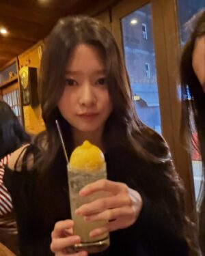Kim Min-ju Instagram - ☕️🥂
