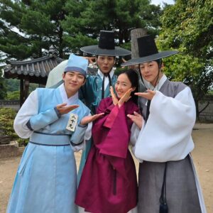 Kim Min-jung Instagram - -
멋쟁이들!!!

#이은 #배인혁 @inhyuk_bb 
#천준화 #정건주 @jrjswn 
#고수라 #박재찬 @jaechan_dkz
