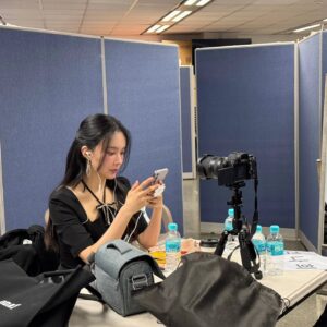 Kim Na-hee Instagram - 저 오늘 출연료 안 받아도돼요...
최애를 만났거든요🩷
저런 딸랑구들 낳고싶다 생각한 아이브🩷
너무 예뿌고 사랑스럽고 
이번 무대도 역시나 너무 좋당😭
그리고 진짜.. 우리예쁜 리센느 
노래 한 번만 들어보세요 헤어나올 수 없음..

내가 사랑한 소녀들...🙊🩷 ㅋㅋㅋ
이모의 행복한 방송국 나들이 끄읕!

아차차 김나희의 깍지가 최고중의 최고랍니다. 
호호 ㅋㅋㅋㅋㅋ
...그런데
엔딩포즈는 왜 때문에 반드시 해야하죠..?
혹시라도 내 친구들이 본다 생각하니
웃음이 터져벌임 헤헷..ㅋㅋㅋㅋㅋ