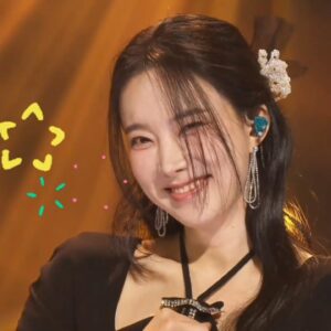Kim Na-hee Instagram - 저 오늘 출연료 안 받아도돼요...
최애를 만났거든요🩷
저런 딸랑구들 낳고싶다 생각한 아이브🩷
너무 예뿌고 사랑스럽고 
이번 무대도 역시나 너무 좋당😭
그리고 진짜.. 우리예쁜 리센느 
노래 한 번만 들어보세요 헤어나올 수 없음..

내가 사랑한 소녀들...🙊🩷 ㅋㅋㅋ
이모의 행복한 방송국 나들이 끄읕!

아차차 김나희의 깍지가 최고중의 최고랍니다. 
호호 ㅋㅋㅋㅋㅋ
...그런데
엔딩포즈는 왜 때문에 반드시 해야하죠..?
혹시라도 내 친구들이 본다 생각하니
웃음이 터져벌임 헤헷..ㅋㅋㅋㅋㅋ