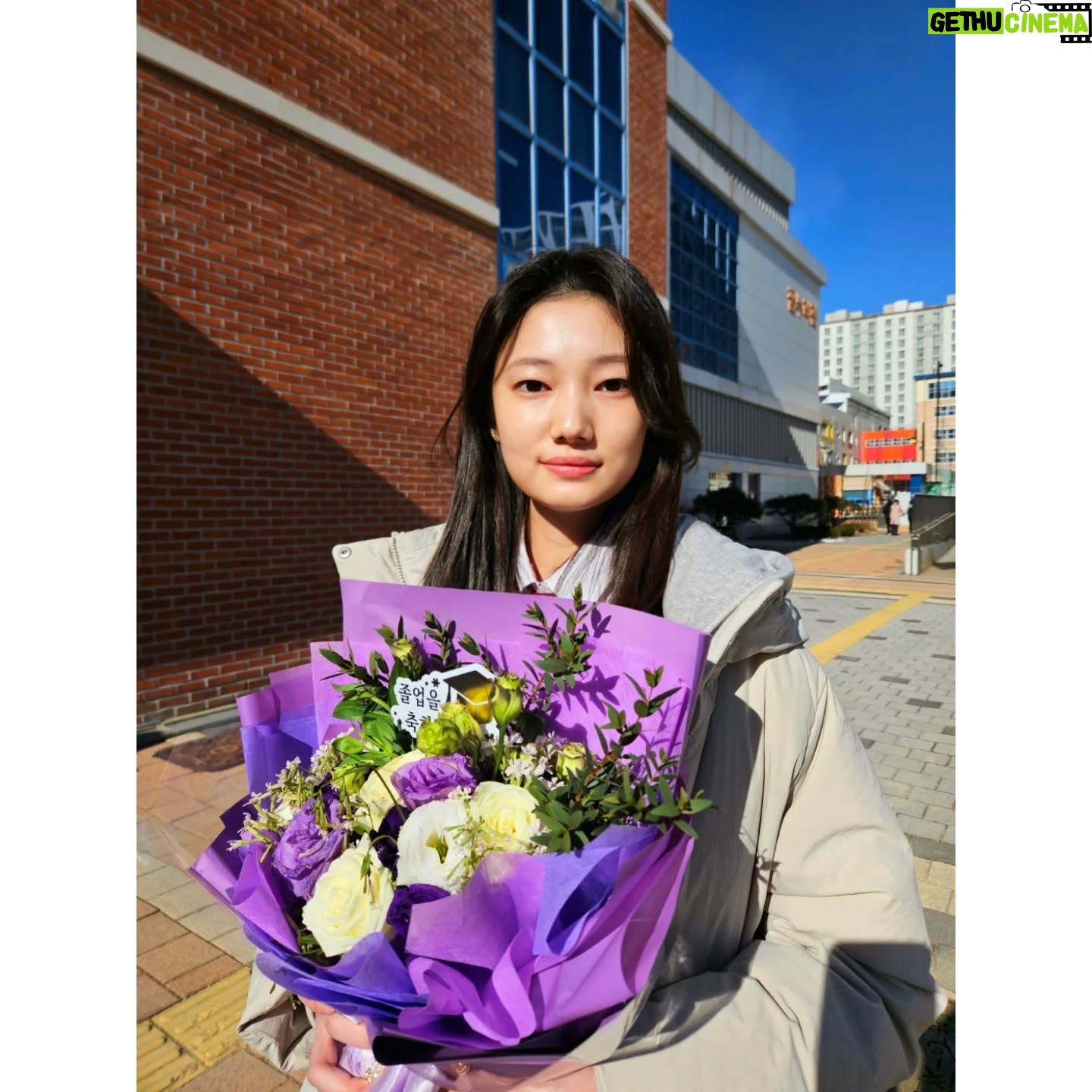 Kim Su-in - 7.8K Likes - 수인♡
.
.졸업축하해~♡
.
.
.
.
.
.
#김수인
#졸업
#중학생활끝
#고등생활화이팅
#눈물이난다
#새해복많이받으세요
#새해에도건강하시길
#화이팅