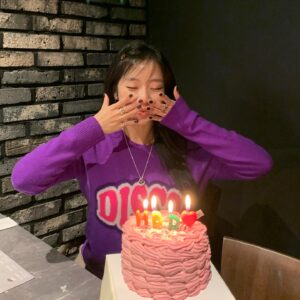 Kim Ye-won Instagram - 나 생일이었지 헤헤헿 ♥️