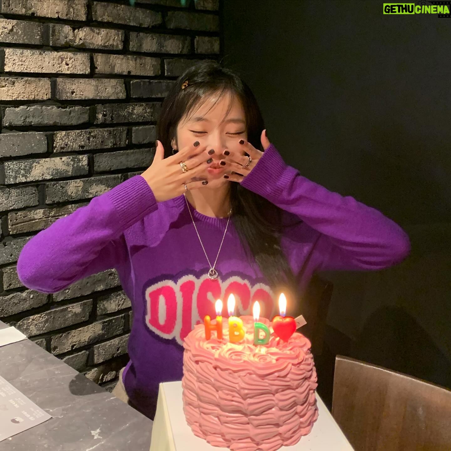 Kim Ye-won - 6.5K Likes - 나 생일이었지 헤헤헿 ♥️