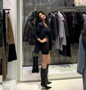 Kim Yun-jee Instagram - 제가 입은 @michaelkors 3가지 룩중 어떤게 가장 예쁜가요?🥰 어떤 착장이 가장 예쁜지 댓글 남겨주신 분들 중 2분께 마지막 사진 가방 선물해드립니다🫶🏻 #마이클코어스