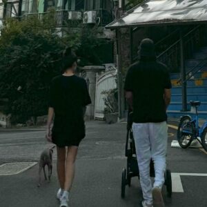 Kim Yun-jee Instagram - 너무 소중해서 아직 놓기 싫은 이번 여름☀️My MOST special summer yet☀️ cant wait to see what our next summer will look like with my baby Ella🩷 Byebye summer see you next year🙎🏽🙆🏻‍♀️👶🏻🩷