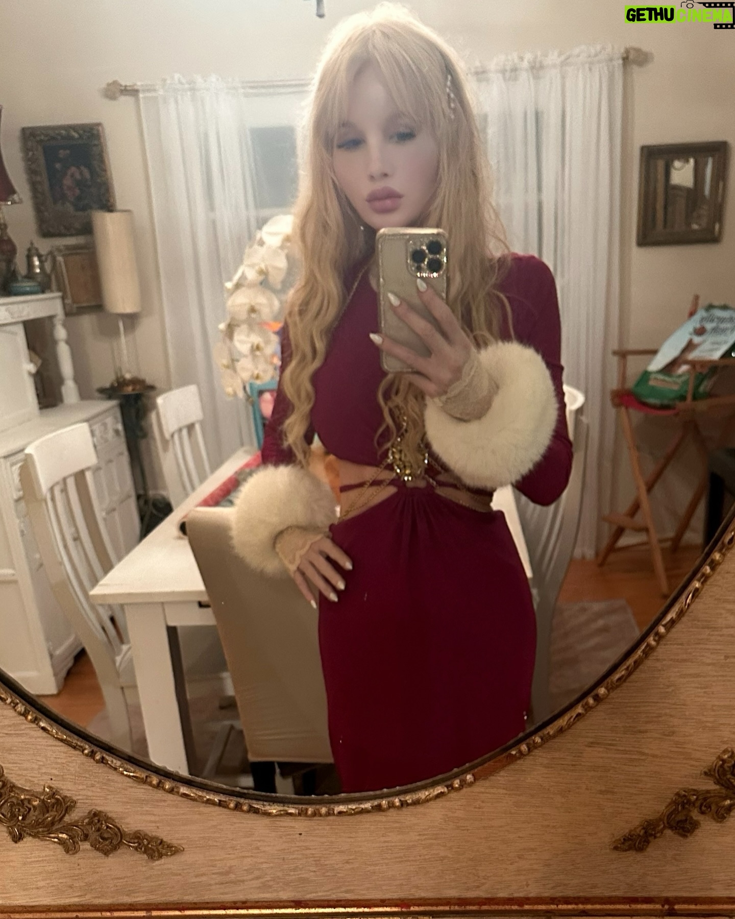 Kimberley Kates - 1.3K Likes - It's the most wonderful time of the year! 🎄❤️ Wishing you a Christmas Eve filled with laughter, love, and all your favorite things!
May the New Year bring you fresh starts, creative sparks, and memories to treasure.
Sending you love, joy, and festive wishes - Kimmie, Panda, & Dove & the Kitties ❤️ ⛄️#MerryAndBright #HappyNewYear #LoveAndJoy ♥️ @lordfridayland @lovegratitudist