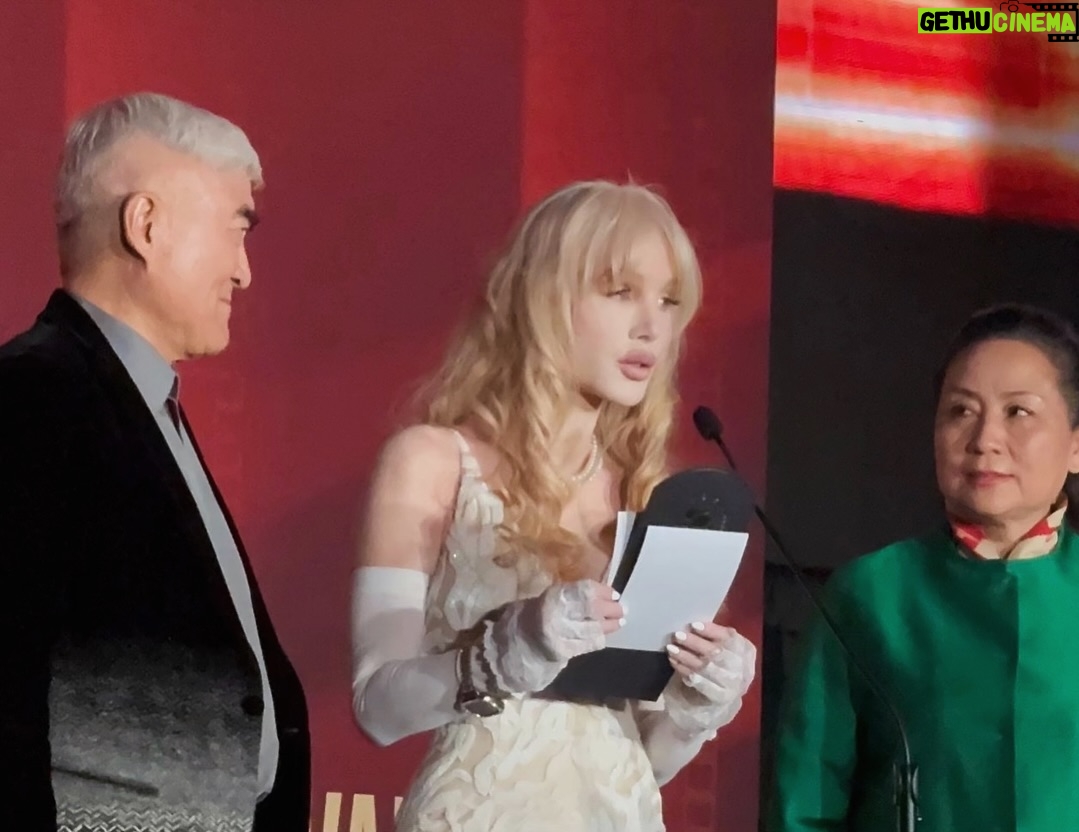Kimberley Kates - 625 Likes - Giving awards out at the 20th Annual Chinese American Film & TV Festival and catching up with lots of friends. What a wonderful event. It’s broadcast to over one billion people in China, so no pressure ;)
Really had a wonderful time - and seeing Lisa Lu receive the Lifetime achievement award was very special. At 97 years old, she’s still working as an actress (Crazy Rich Asians, The Joy Luck Club, The Last Emperor) 🎬🤍🖤🤍 @cafilmfestival @dianamendozabeauty