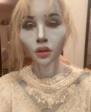 Kimberley Kates Instagram - One of my favorite holidays…this year I was the Corpse Bride for those who asked. 🧟‍♀️👰🏼 

Each Halloween, my sister transforms her garden into a whimsical wonderland, creating a magical escape where everyone can immerse themselves. She truly outdoes herself… 🧚🏻

And this year we were treated to live music with her husband’s band. 💗👻💗

#corpsebride #halloween #costumes #timburton #kimberleykates