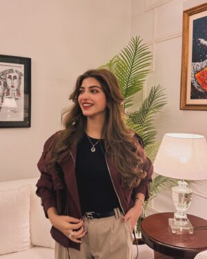 Kinza Hashmi Instagram - Lifewater