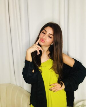 Kinza Hashmi Instagram - Sparkle like you mean it 💫