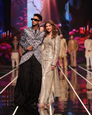 Kinza Hashmi Instagram - We hit the ramp for @munibnawaz at @bcwpakistan Couture Week—such a vibe! ♥️ 
@talhahanjum killed it, and Munib’s designs were next level! ⭐️