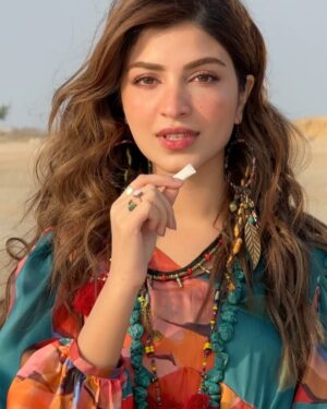 Kinza Hashmi Instagram - It was such a fun shoot! Had a blast working on this project. 💫 Big thanks to @zparwez for the amazing direction and vision! 🎥✨

 #VeloAd #FunTimes #Grateful