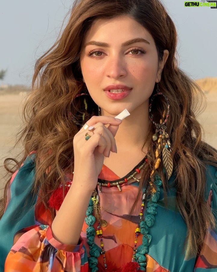Kinza Hashmi - 244.8K Likes - It was such a fun shoot! Had a blast working on this project. 💫 Big thanks to @zparwez for the amazing direction and vision! 🎥✨
#VeloAd #FunTimes #Grateful
