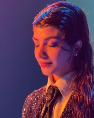 Kinza Hashmi Instagram - It was such a fun shoot! Had a blast working on this project. 💫 Big thanks to @zparwez for the amazing direction and vision! 🎥✨

 #VeloAd #FunTimes #Grateful