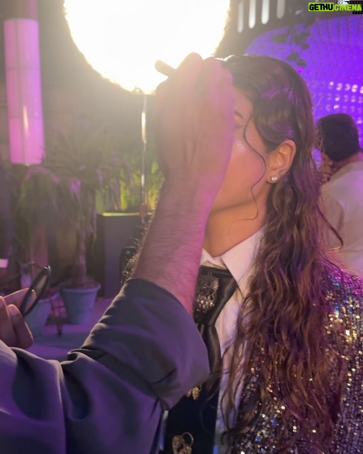 Kinza Hashmi - 244.8K Likes - It was such a fun shoot! Had a blast working on this project. 💫 Big thanks to @zparwez for the amazing direction and vision! 🎥✨
#VeloAd #FunTimes #Grateful