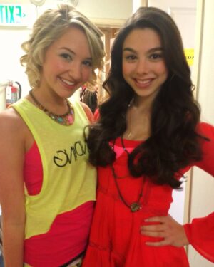 Kira Kosarin Instagram - CHERRY IS BACK in a brand new Thundermans: Undercover Wednesday at 7 on @nickelodeon 

Love you so so so much @audreywhitby pls be in every episode forever 🥹🍒

#PheebsAndCherry4Lyfe
