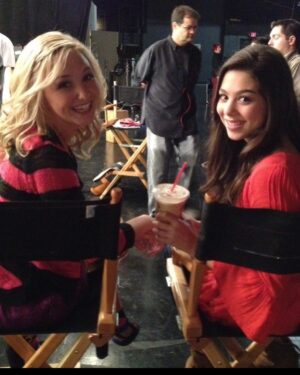 Kira Kosarin Instagram - CHERRY IS BACK in a brand new Thundermans: Undercover Wednesday at 7 on @nickelodeon 

Love you so so so much @audreywhitby pls be in every episode forever 🥹🍒

#PheebsAndCherry4Lyfe
