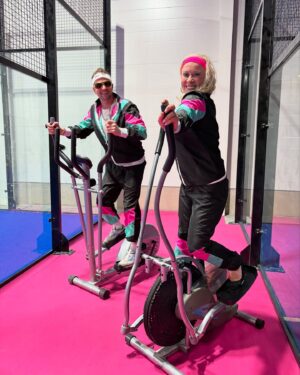 Kirsi Alm-Siira Instagram - Back to the 80’s 🩷🩵 Kiitos juhlista @heidisuomiofficial #heidi50