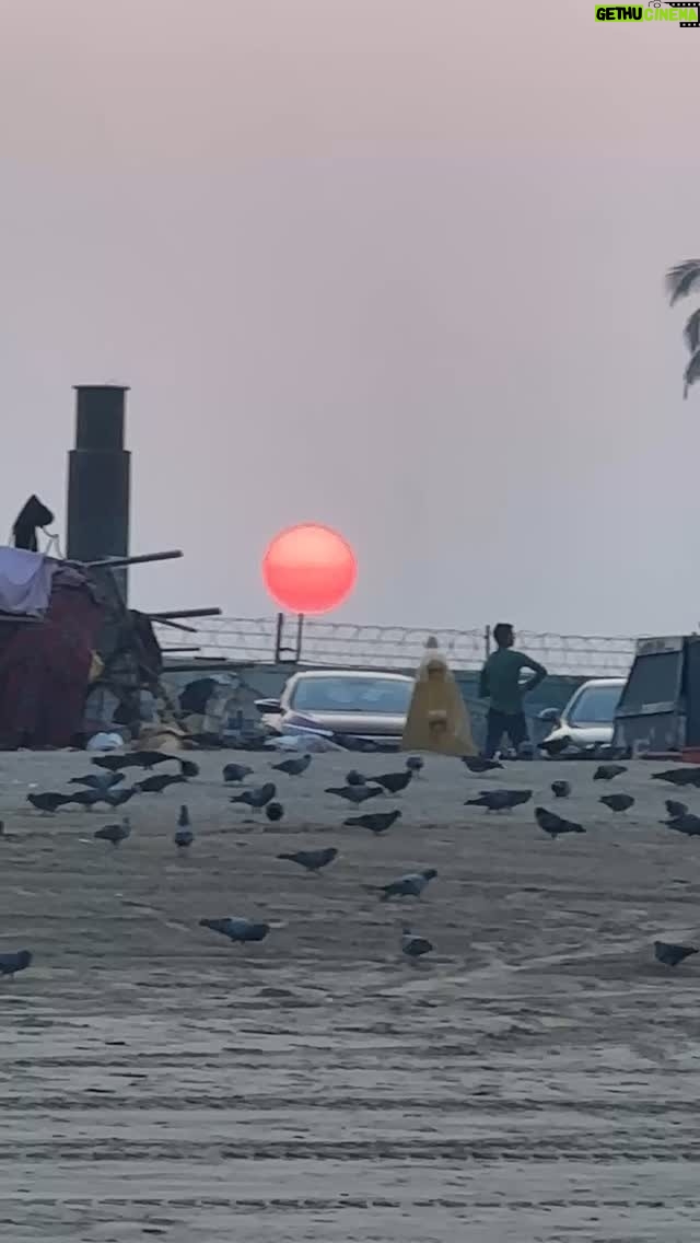 Krishika Lulla - 23.6K Likes - βWhatever you put attention on will start manifesting in your life. Intention, attention, manifestation; that is how the universe works.β My beautiful morning
Sunrise π
#krishikalulla #krishikalullaworkouts