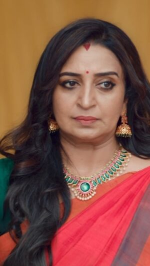 Krishnapriya K Nair Instagram - പത്മം എന്താഗ്രഹിക്കുന്നോ അതിനെതിരെയാവും സൂര്യ... സൂര്യ അമ്മയോട് ഇങ്ങനെയാവാൻ ഒരു കാരണമുണ്ട്....! കാത്തിരിക്കുക, ഉടൻ വരുന്നു 'സ്വയംവരപ്പന്തൽ' നമ്മുടെ സ്വന്തം സൂര്യ ടിവിയിൽ....

'സ്വയംവരപ്പന്തൽ' | Coming Soon | Only On Surya TV

#Swayamvarapanthal #SuryaTV #SwayamvarapanthalOnSuryaTV #SerialsOnSuryaTV #MalayalamSerials #Serials #seriallaunch #primetimeserial