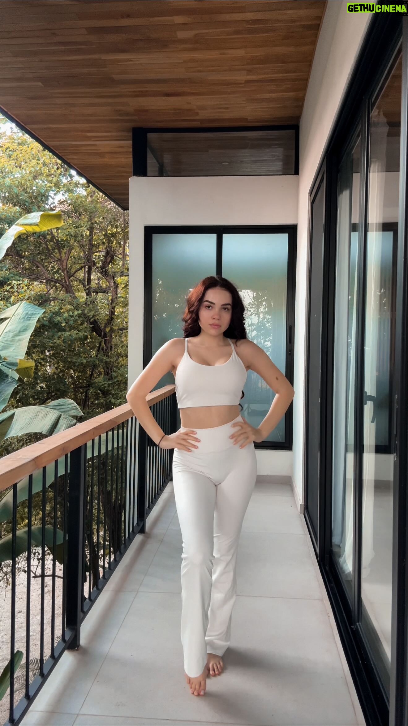 Kristal Shine - 1.3K Likes - Sleduj pre viac tipov! SetΓk je z H&M!π«Άπ»π€