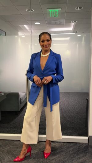 Kron Moore Instagram - A lil fit check with the BEAUTIFUL First Lady 💙✨ #TheOval⁠
⁠
⁠
#DishNation #TylerPerry #BET