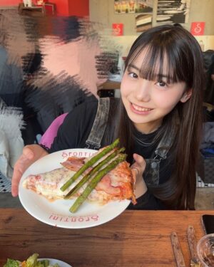 Kurumi Inagaki Instagram - .
土ドラ10「アンサンブル」2話
ご視聴ありがとうございます。
見逃してしまった方は#TVer #hulu で配信中です。
2話から#宇井咲良 役で出演させていただいています。
.
次回3話は…ダブルデート…🫢
#土ドラ10
#アンサンブル
#稲垣来泉 
.
.
.
｡.ﾟ :✿｡.ﾟ🍓｡.ﾟ :✿｡.ﾟ🍓｡.ﾟ :✿｡.ﾟ
.
先日、姉妹でお出かけしてきました😊
姉がたっくさん写真撮ってくれました。
ご飯を食べたり、プリクラを撮ったり…
姉→私、私→姉へ
お互いにブレスレットを作りあったり！！
すっごく楽しかった〜！
今度はどこ行こうかなっ
.
.
.
#デジカメ